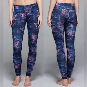 Lululemon wonder under moody mirage bark berry deep navy size 6